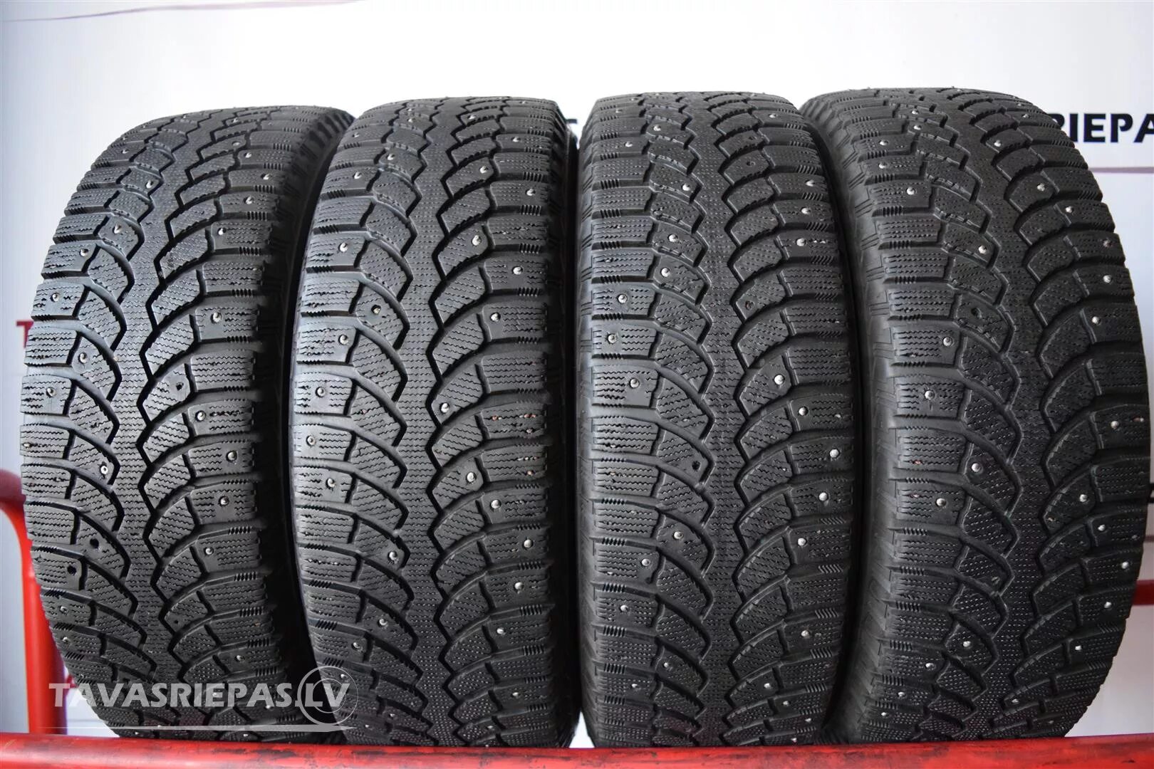 Шины бриджстоун спайк. Bridgestone Blizzak Spike-01. Bridgestone Blizzak Spike-02 SUV.