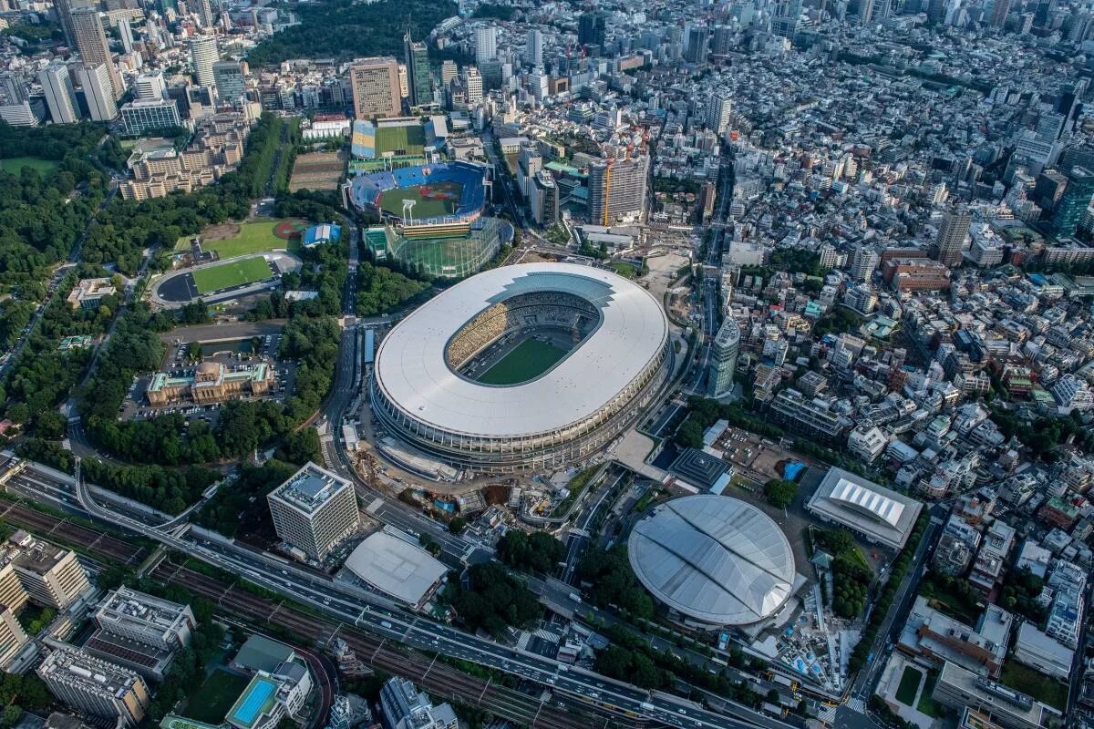 Tokyo 2020 olympics. Олимпийский стадион Токио. Олимпийские игры в Токио 2020. Олимпийский стадион в Токио 2020 Япония. Стадион Токио фото.