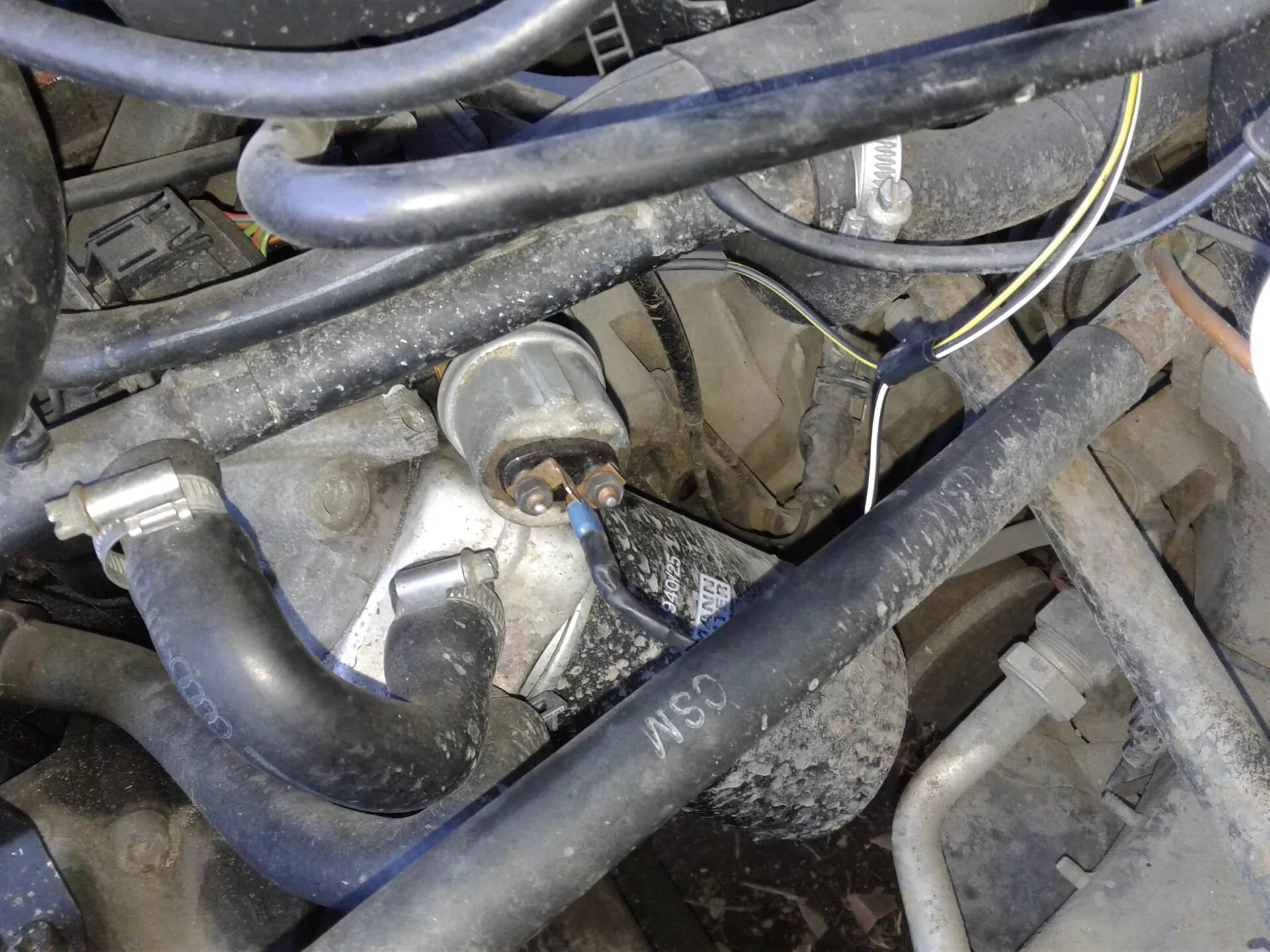 Датчик давления масла ауди а6 с6 3. Где находится датчик давления масла ауди а6. Датчик давления масла ауди а4. Датчик давления масла ауди а6 с5 2. Датчик давления масла ауди 2.