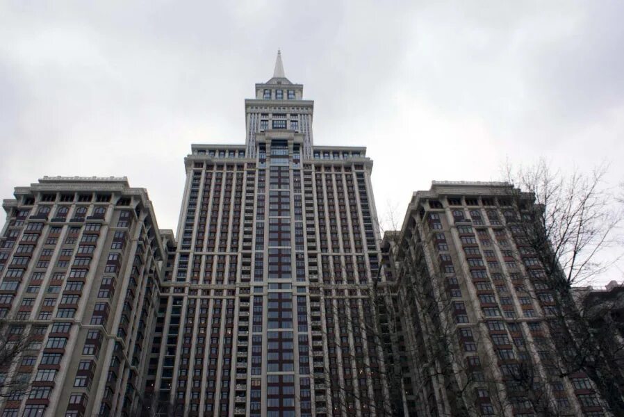 Восьмая высотка. Барнаул сталинская высотка. 8 я высотка в москве. сталинская высотка на соколе. восьмая сталинская высотка.