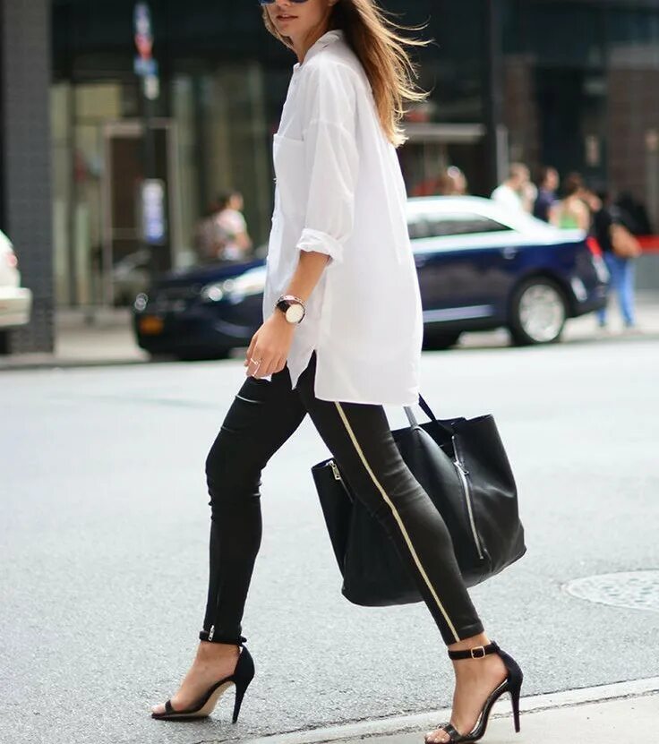 Кожаные легинсы с белой рубашкой. Белая рубашка с лосинами. Легинсы с рубашкой. Алессандра амбросио кожаные. Алессандра амбросио в брюках.
