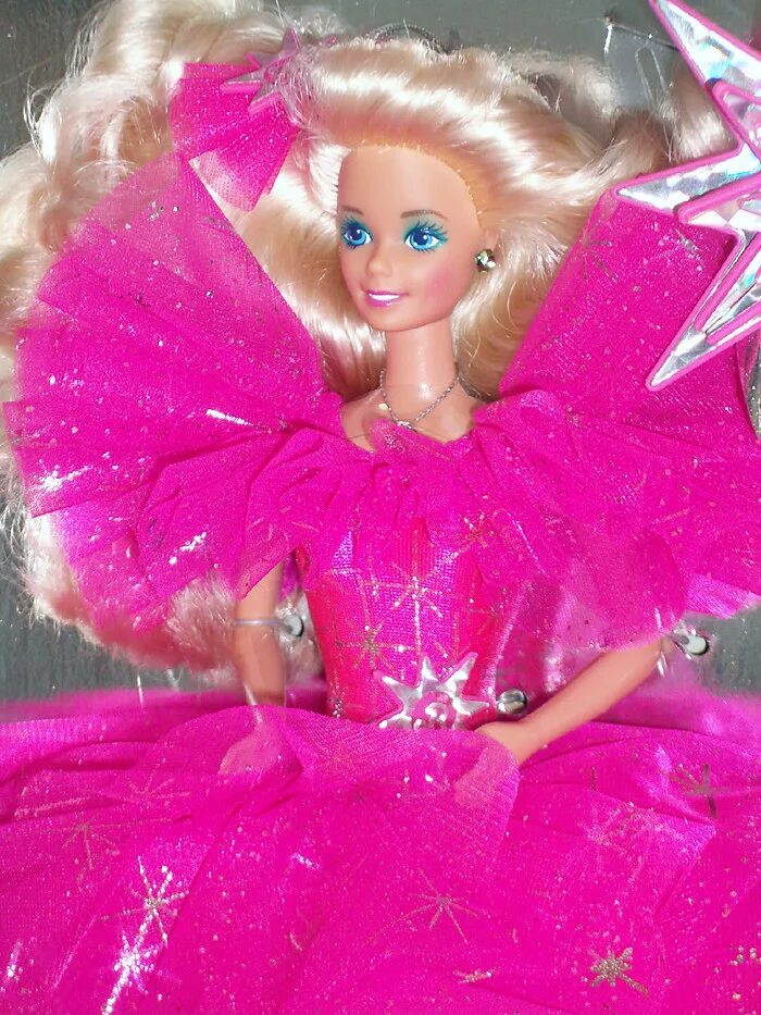 Barbie happy. Барби хэппи холидей 1990. barbie happy holidays 1990 елочное украшение. happy holidays barbie 1990 aa. барби хеппи холидейс 1990 кристи.