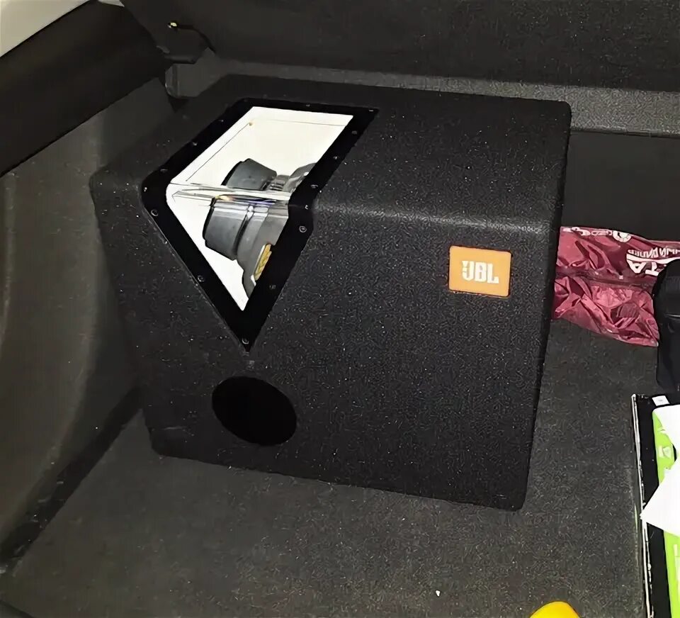 Сабвуфер rel tsunami ts-300. Колонки на темном фоне. Активный саб 300вт оранжевый. Mac audio st112. Rel t9.