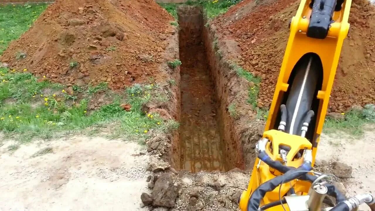 Копка траншеи глубиной. Jcb траншея. jcb копка котлована. техника для копания траншей под дренаж.