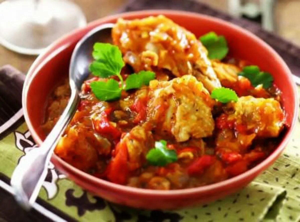 Чохох чахохбили из курицы. Чахохбили из говядины по-грузински. чахохбили (блюдо грузинской кухни). чахохбили джонджоли. чахохбили по грузински.
