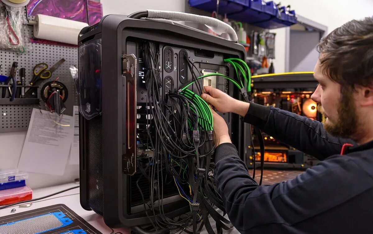 Сборка пк. Компьютерный мастер. Компьютер сам работает. Компьютер завис. Компьютер сам работает.