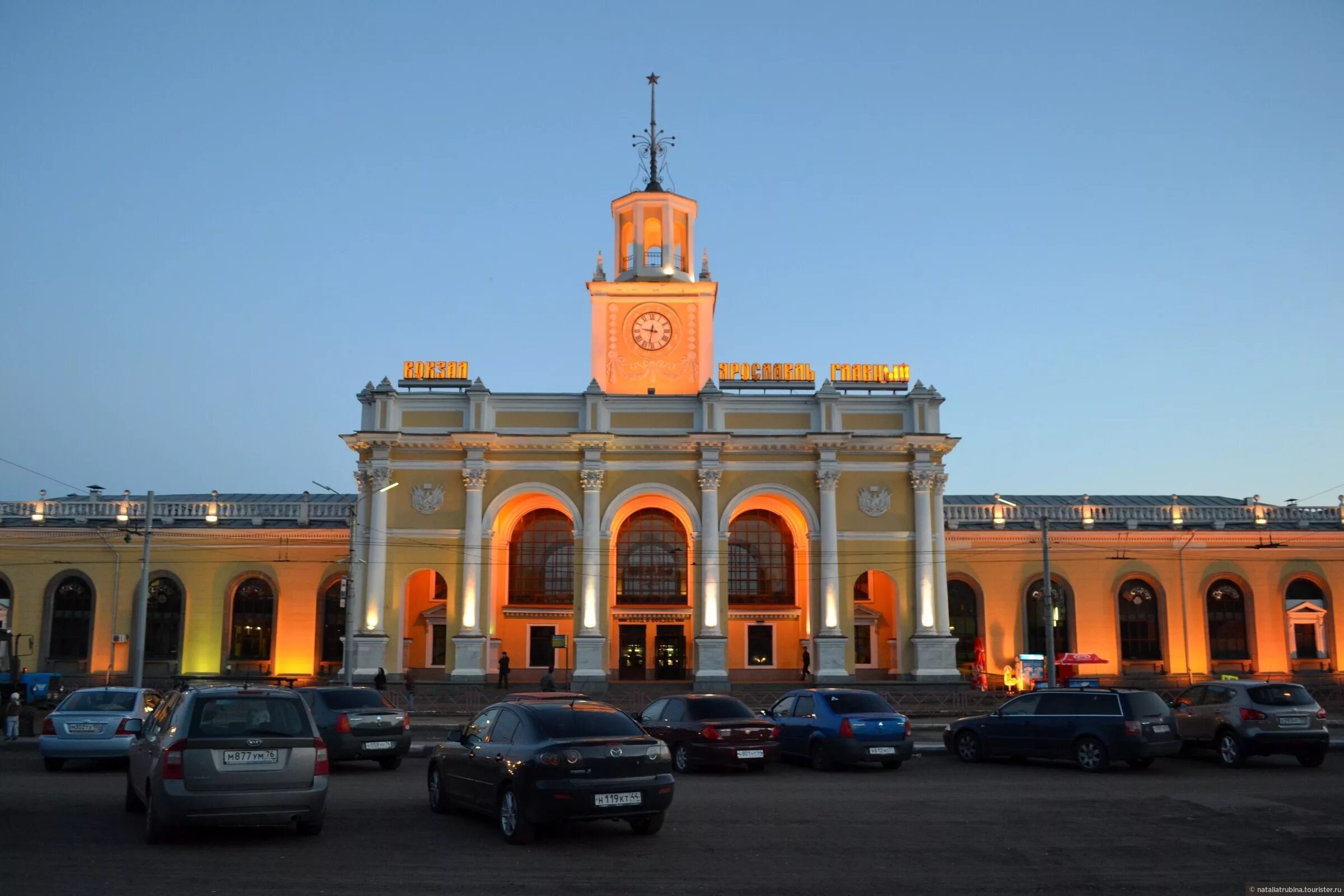 Железнодорожный вокзал Ярославль-главный. Ярославль главный вокзал. Ярославский ЖД вокзал в Ярославле. ЖД станция Ярославль главный. Сайт ярославля главного