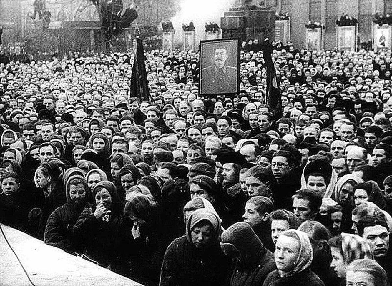 1953 москва похороны сталина. Похороны сталина 1953. Смерть сталина фото 1953. Похороны сталина 1953. Сталин 1953 похороны.