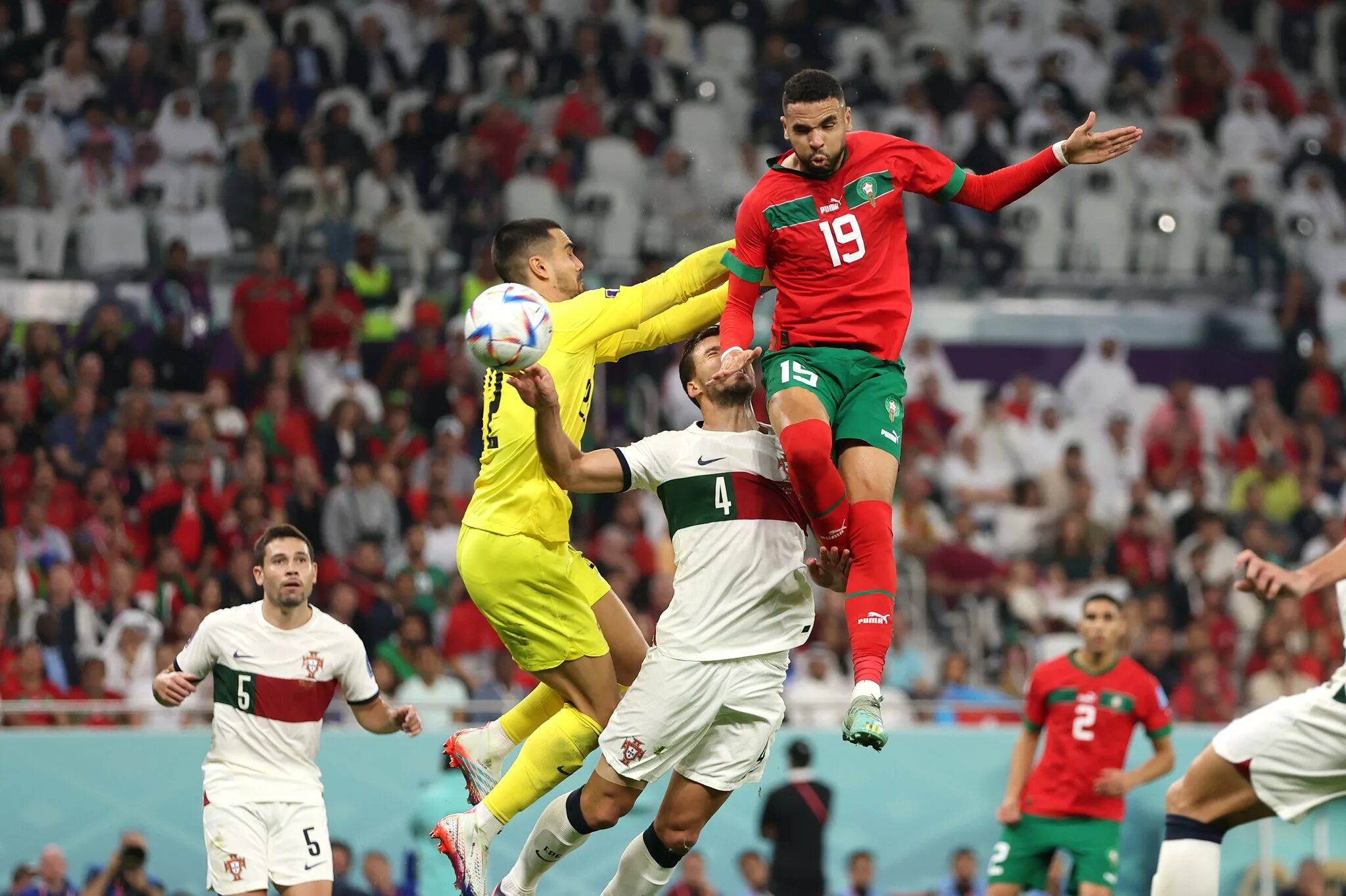 Португалия швейцария 6 декабря. Гонсалу рамос сборная португалии. Роналду хет трик португалия. Швейцария в 16 в. Роналду хет трик португалия.