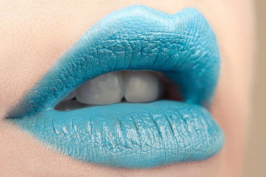 Синяя помада для губ. Синяя матовая помада. Голубые губы. Синяя помада для губ. Jeffree star blue velvet.