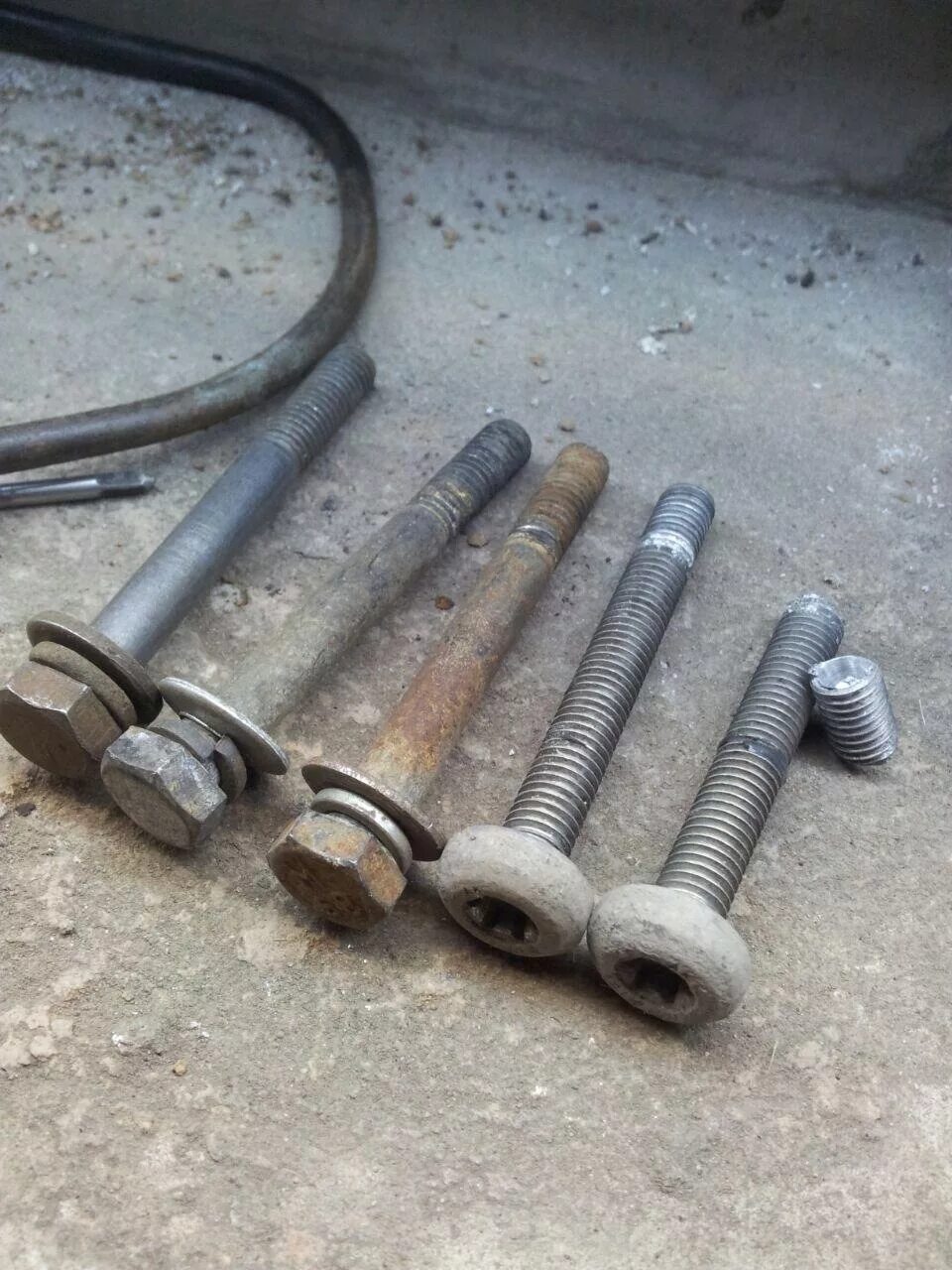 Болт м10х1. Болт м10*65 крепления рулевой рейки ваз 2108. 21080-3401066-008 болт рулевой рейки 2108 м10*65. Болт крепления рулевой тяги 2110. Болт рулевой рейки славута.