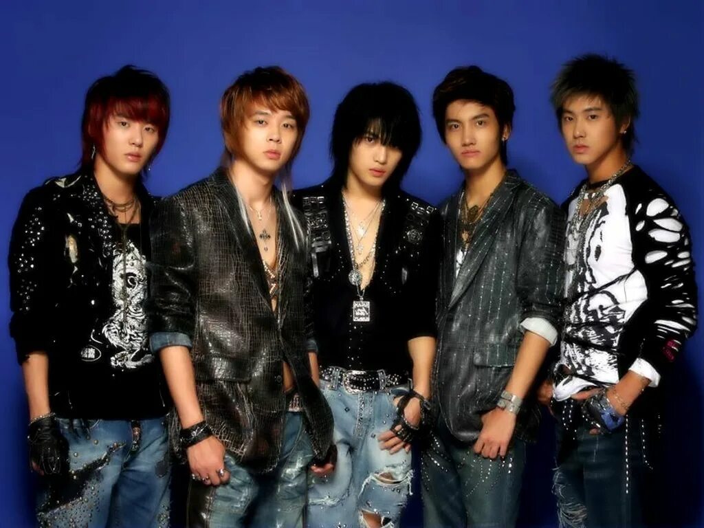 Це ки. ДБСК группа корейская. Корея группа DBSK. Группа TVXQ Корея. TVXQ корейская группа участники.