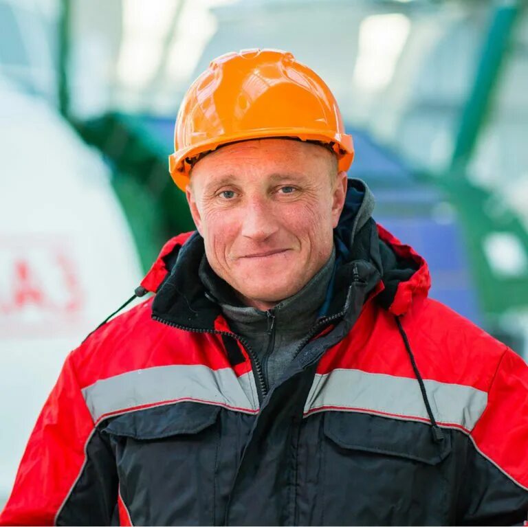 Простой рабочий. Обычный работяга. Простой рабочий человек. Молодой работяга