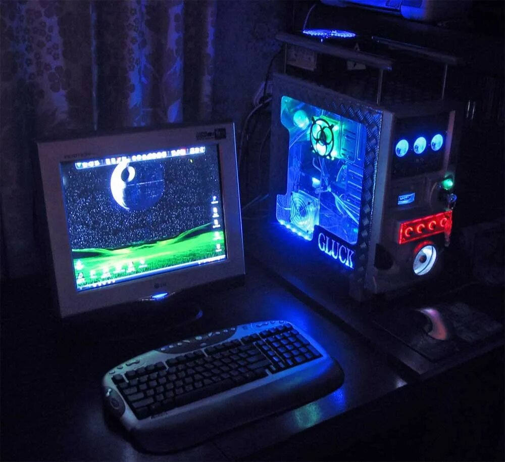 Игра far cry 1. Комп 2000х. Half life 1998. Мощный игровой компьютер. Старый компьютер.