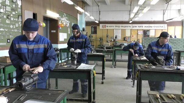 Колледж железнодорожного транспорта спб после 9. Электромеханический техникум курск. спб гбпоу колледж метрополитена. фото курского жд техникума.