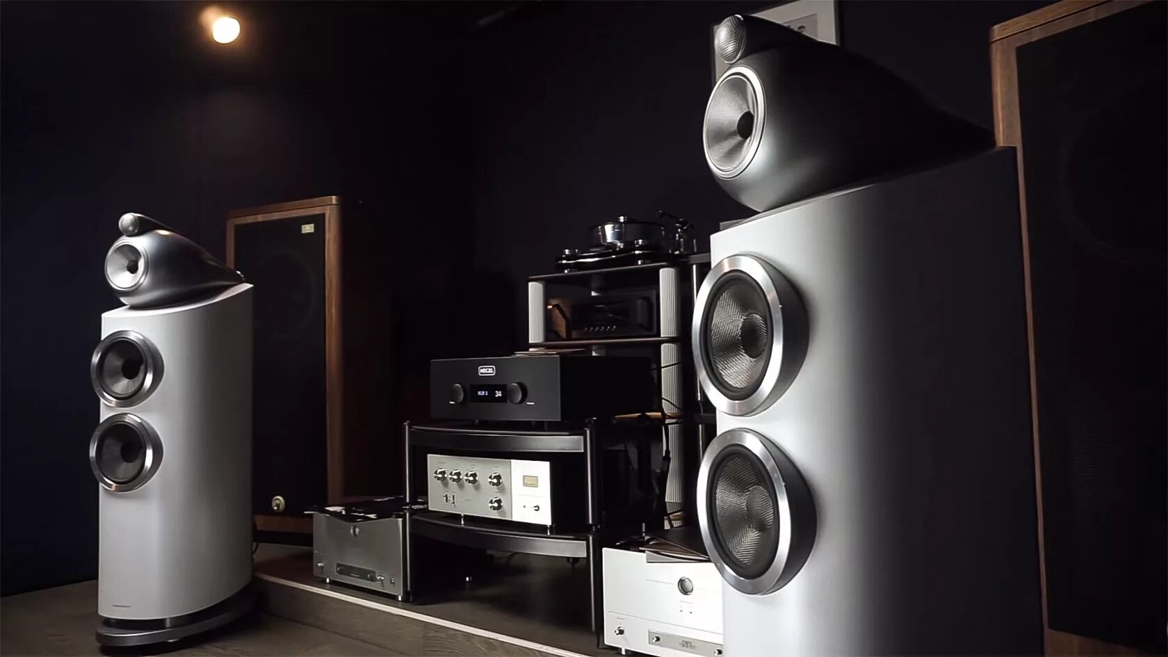 Звуки дома слушать. Bowers Wilkins Hi-end. Bowers Wilkins 702. Bowers & Wilkins 702 s3. Hi end акустика 5.1.