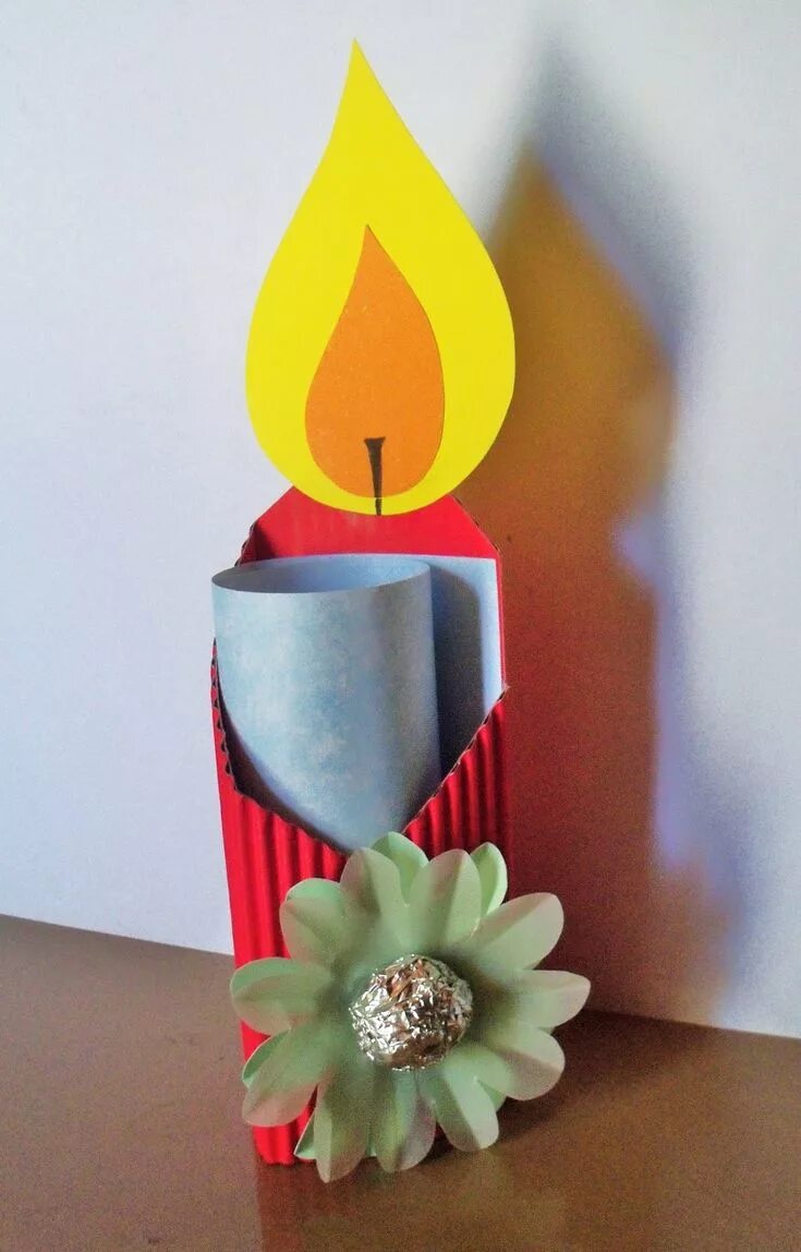 Свечка из бумаги. Свеча и георгиевская лента. Как сделать свечу памяти своими руками. Как сделать свечу памяти своими руками. Подсвечник свеча памяти.