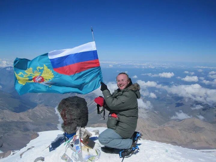 Эверест российский. Эверест гора восхождение. Пик манаслу. Покорители эвереста. Покорители эвереста.