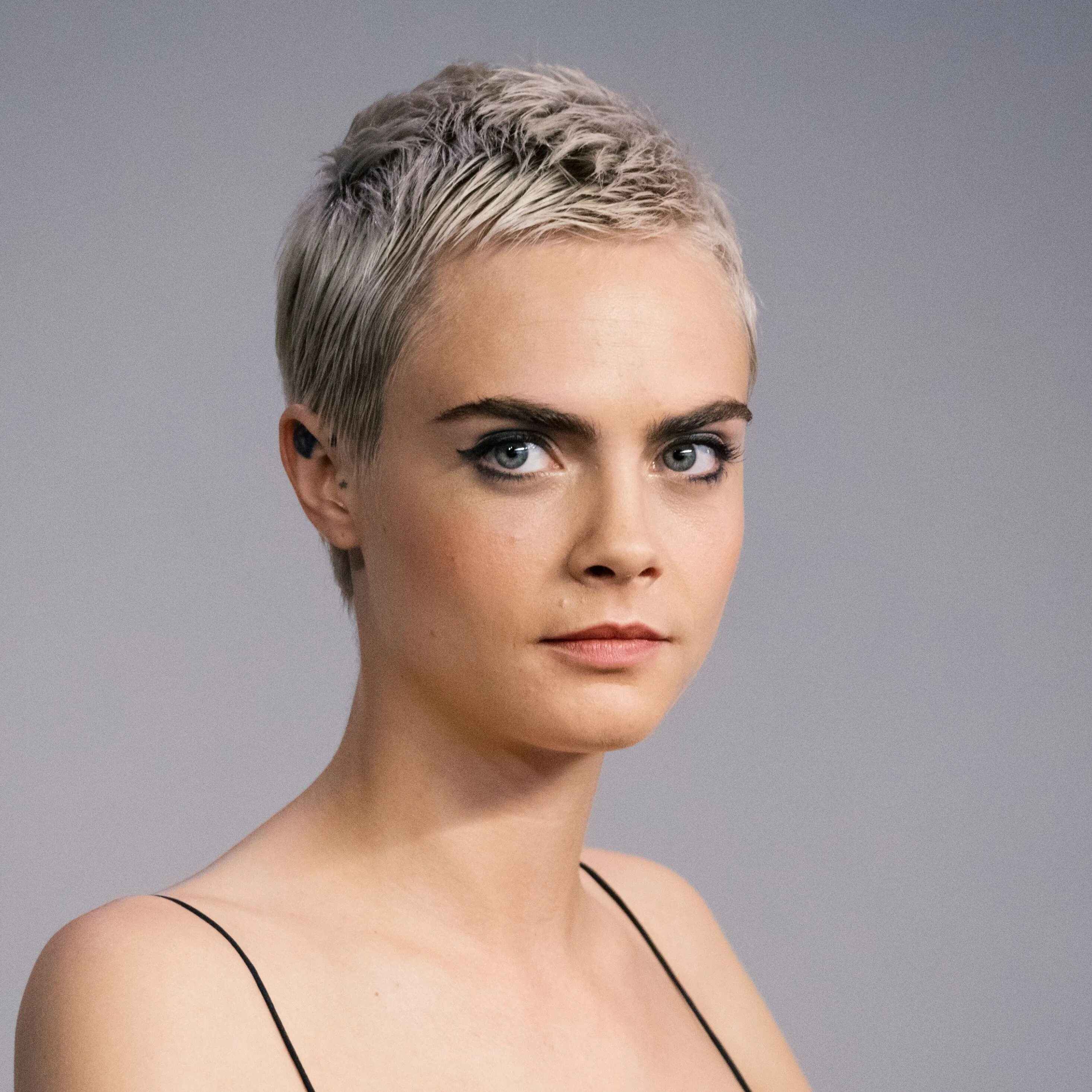 Кэри маллиган короткая стрижка. Кэри маллиган стрижка 2022. 10 самых коротких. 10 самых коротких. 10 самых коротких.