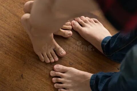 Kisses feet video
