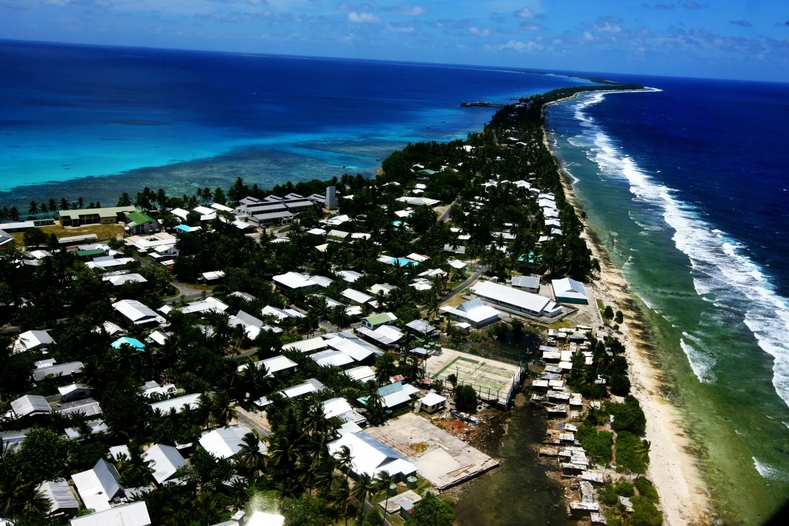 Маленький остров страны. Остров Фунафути, Тувалу. Столица Тувалу – город Фунафути. Морской заповедник Фунафути. Атолл Фунафути в Тувалу.