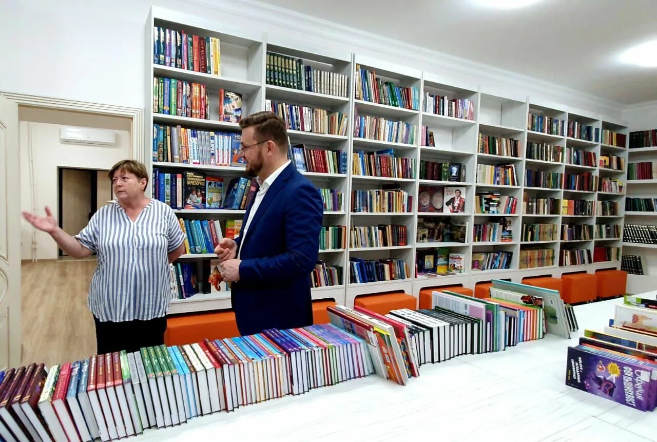 Библиотека расула гамзатова махачкала. Национальная библиотека им расула гамзатова читальный зал. Библиотека расула гамзатова махачкала. Республиканская библиотека махачкала. Сайт национальной библиотеки им р гамзатова.