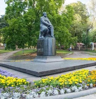 Я стоял около дома тургенева в орле