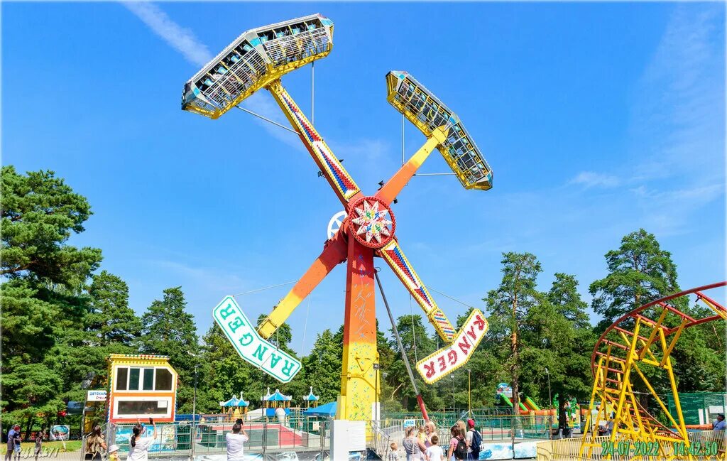 Все аттракционы в парке гагарина. Шоутайм аттракцион самара парк гагарина. Парк имени юрия гагарина (самара) аттракционы. Парк гагарина челябинск аттракционы батуты. Орбита аттракцион в парке гагарина.