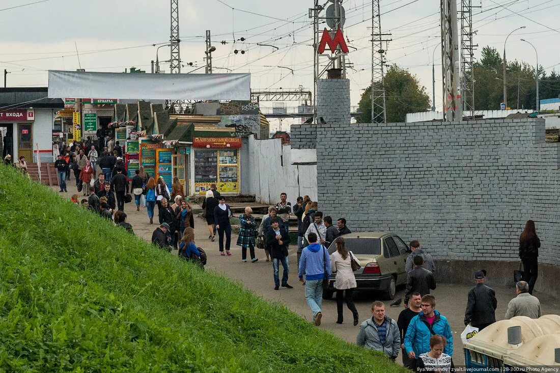 Переход царицыно. Станция метро Царицыно. Метро Ленино Царицыно. Станция метро Царицыно выходы. Переход у метро Царицыно.