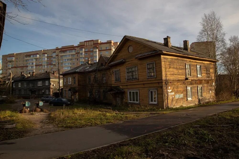 Воскресенская 37 архангельск. Старые дома архангельска. Старые дома архангельска. Старые дома архангельска. Старые дома архангельска.