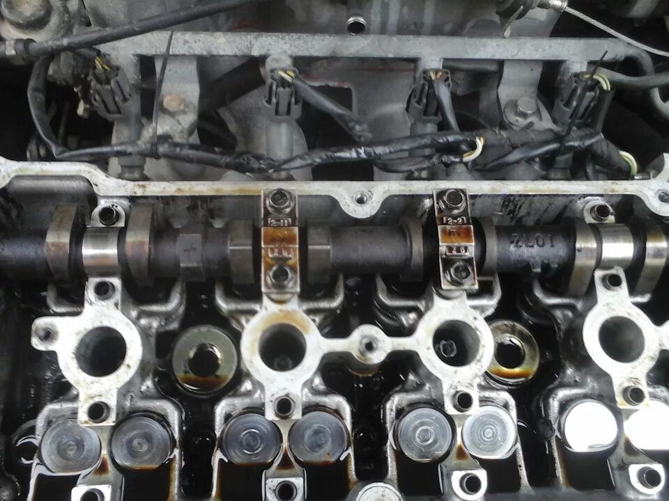 Регулировка клапанов мазда 6. Направляющие клапанов Мазда 626 дизель. Двигатель z5 Mazda ГБЦ. 16 Клапанов Мазда. Толкатель клапана Мазда 3 1.6.