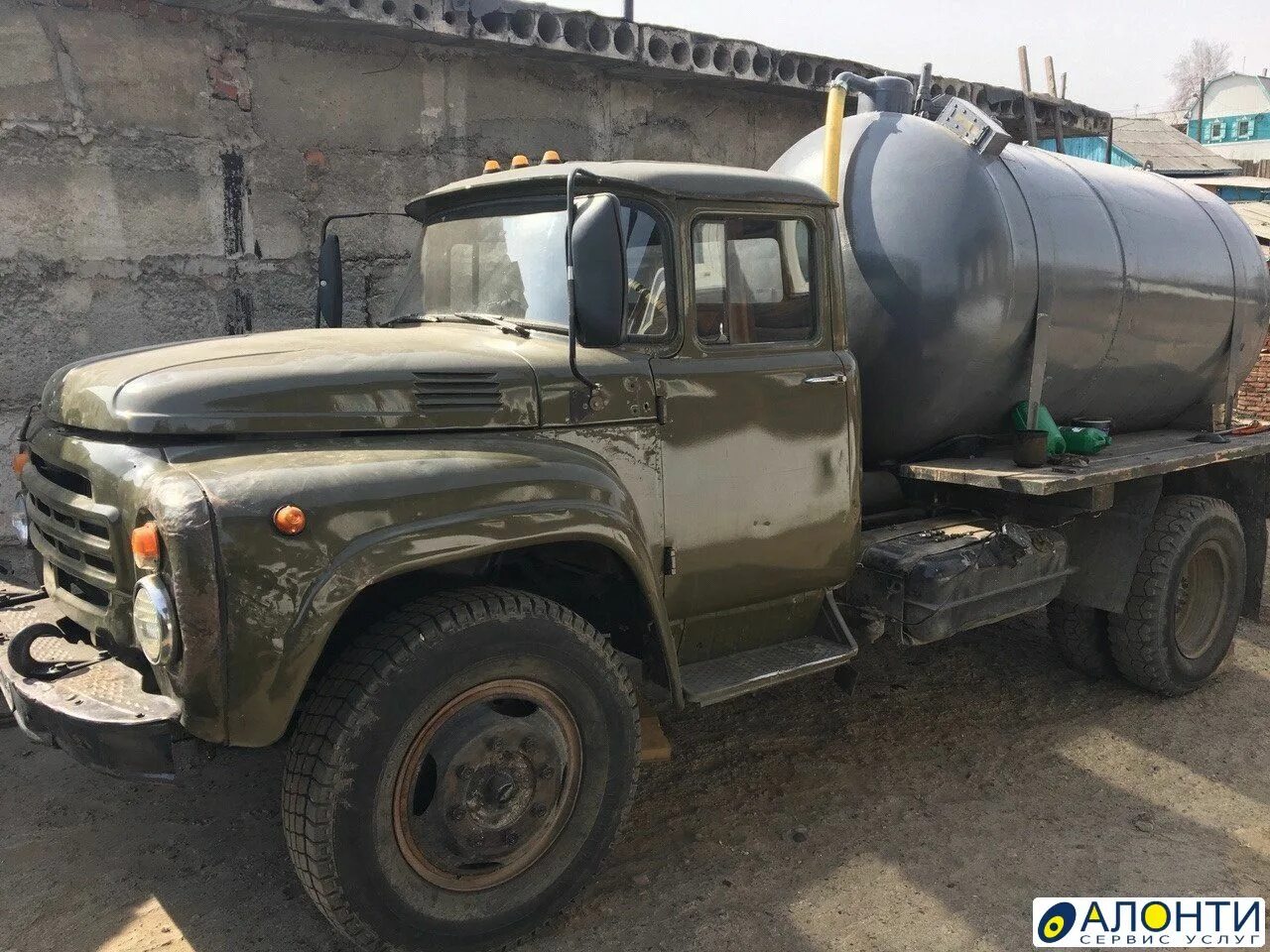 Выкачка выгребных ям улан-удэ. Откачка луж. Откачка улан удэ. Вакуумка в улан-удэ номера камаз оранжевый. Зил вакуумка.