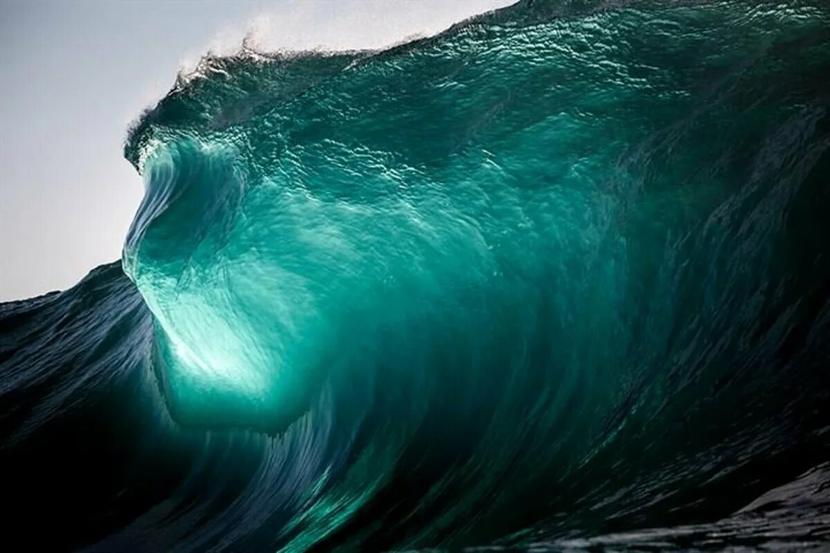 В океане есть волны. Уоррен Килан волны. Уоррен Килан фотограф. Океан волны. Красота океана.