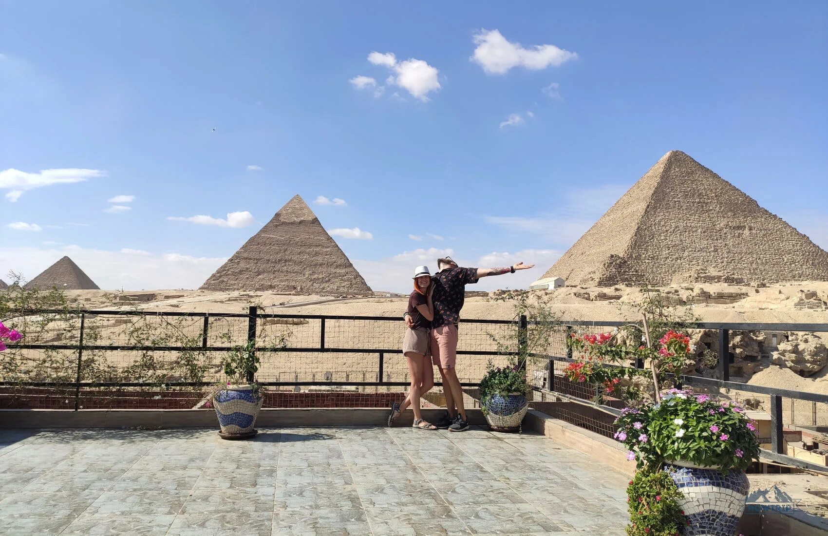 Египет можно ли отдыхать. Хургада пирамиды Гизы Египет. Египет Шарм Эль Шейх пирамиды Каир. Отель пирамида в Египте Шарм-Эль-Шейх. Пирамида Шарм Эль Шейх отель.