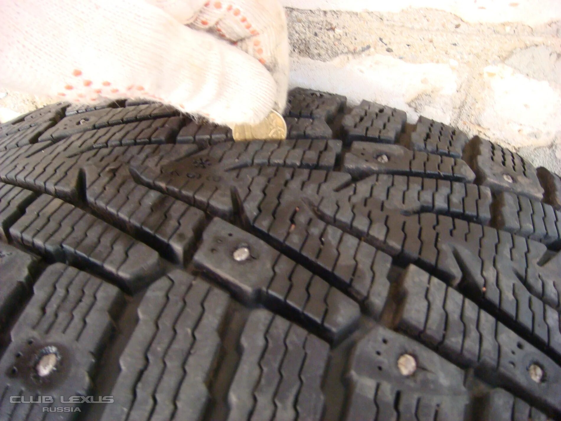 Roadmarch primemax a/t ii. Хакапелита 7 r18 265х60х18. Китайские популярные бренды автошин 265 60 r18 шипы. Липучка и шипы сравнение. 265 60 r18 зима.