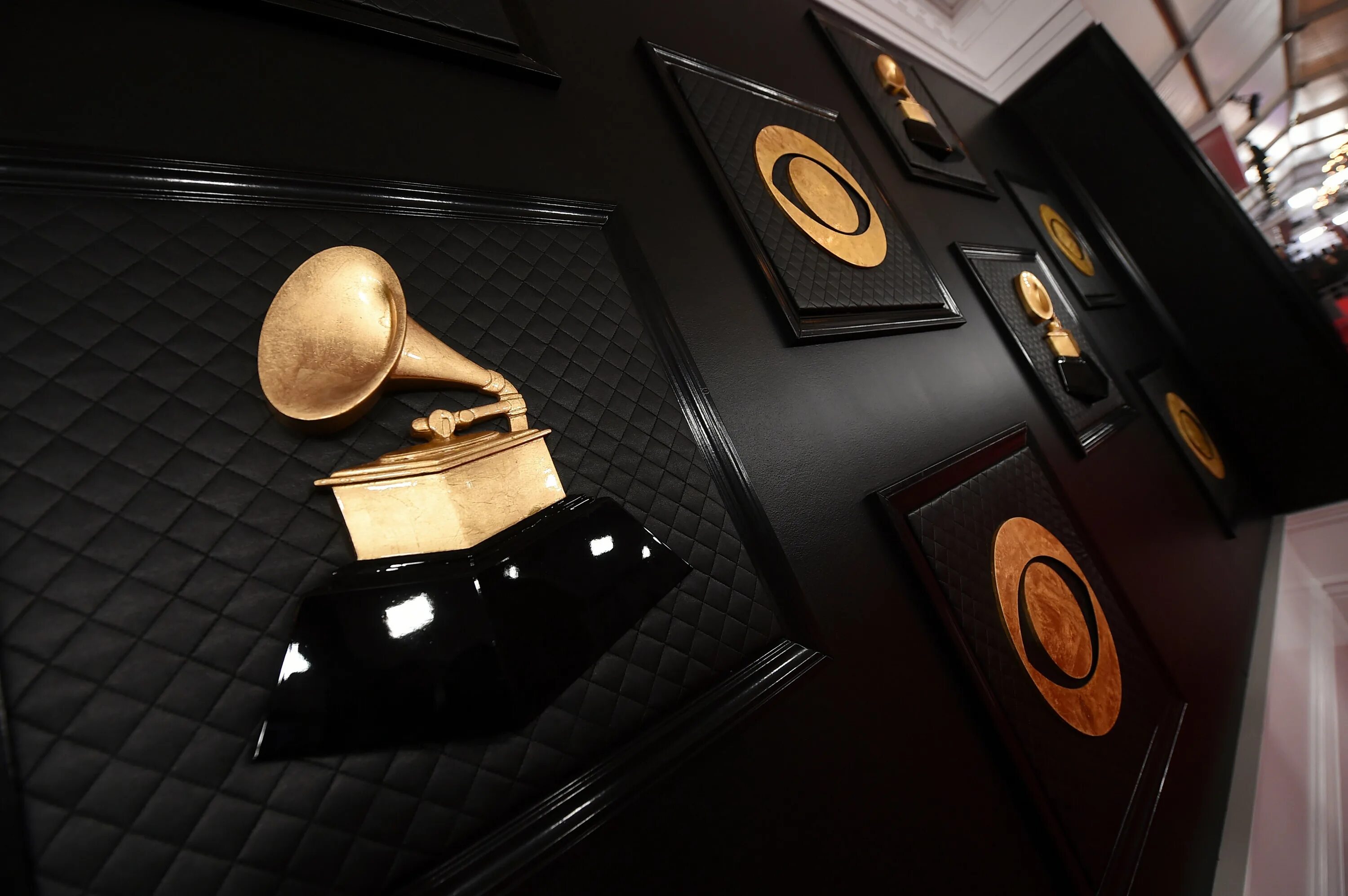 Музыкальная премия сша. Премия грэмми. grammy 2025. грэмми награда. церемония грэмми.