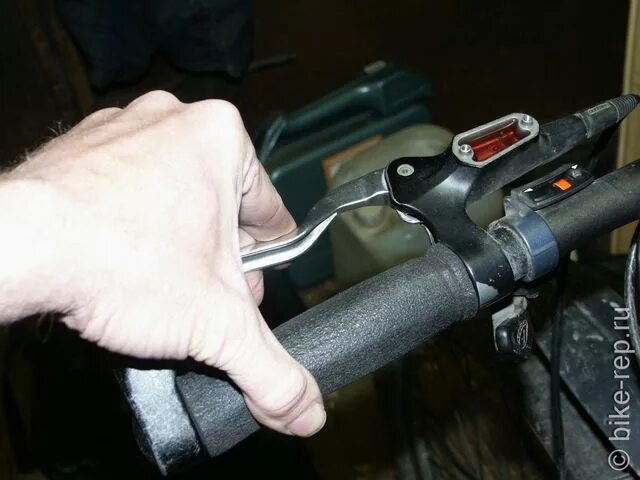 Shimano g01s. Прокачка тормозов шимано на велосипеде. Прокачка тормозов tektro m275. Гидравлические тормоза для велосипеда tektro. Колодки для дисковых тормозов велосипеда.