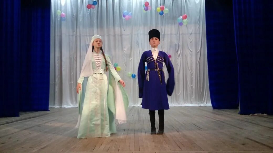 Ночные зори кавказа. Ночные зори кавказа. Ресторан зори кавказа в мостовском. Изумруд мостовской ресторан. Зори кавказа мостовской ресторан.