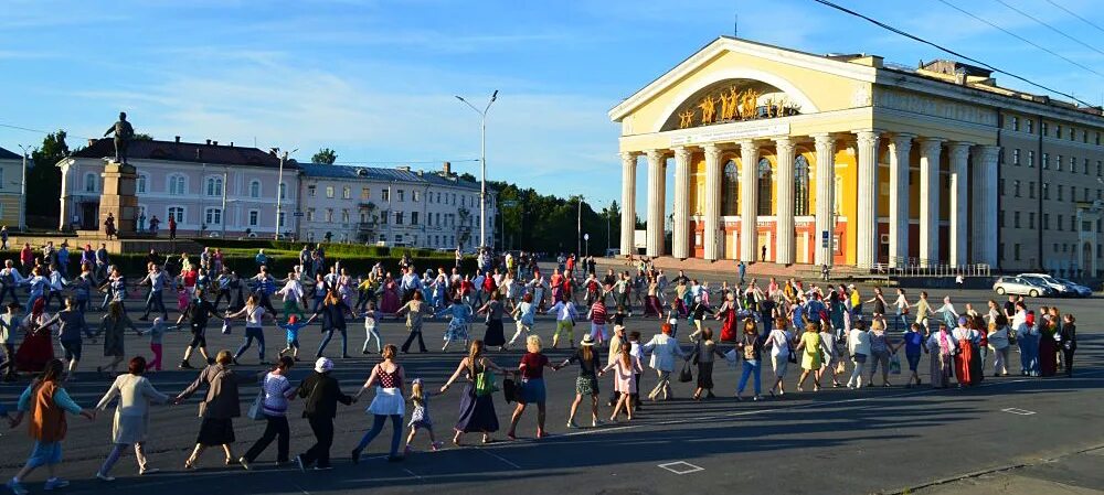 Площадь Кирова Петрозаводск. Республика Карелия Петрозаводск. Петрозаводск Центральная площадь. Петрозаводск Карелия население. Население петрозаводска на 2023