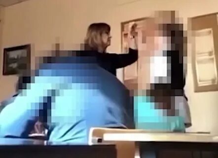 Ученица ударила учительницу