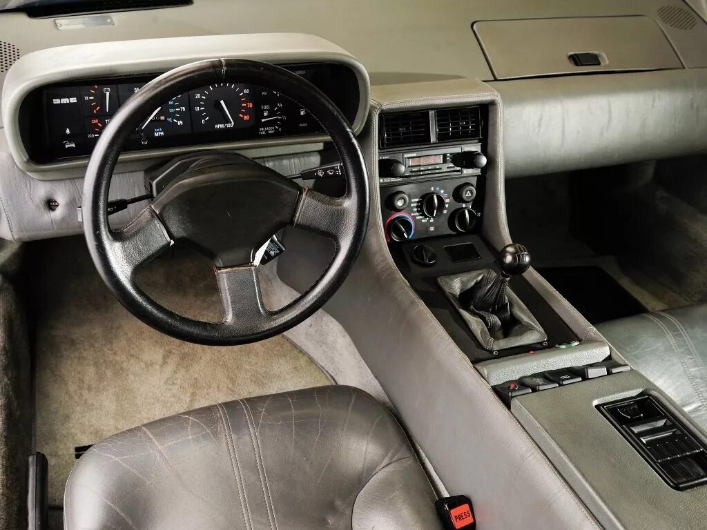 Ваз 2112 2002 салон. Салон 12 машины. Delorean dmc-12 интерьер. Ваз 2112 салон люкс 2. Де лореан dmc-12.