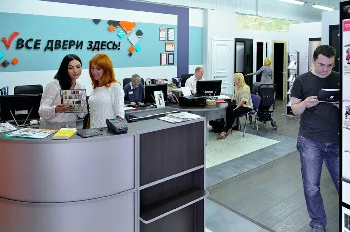 Набережная невы в санкт-петербурге осень. Двери здесь. Выборгское ш. Все здесь спб. Владимирская фабрика дверей логотип.