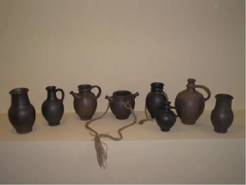 Гончар 19 век. Жостовская роспись братья вишняковы. Пермогорская роспись хлебница. Завод дунашева гжель. Ковш борецкая роспись.