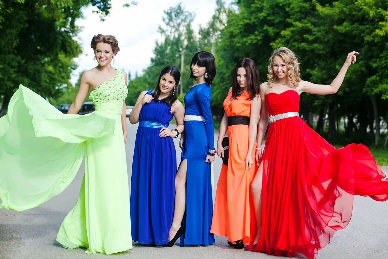 платье на выпускной в школе 2023 год. платья на выпускной бал в школе. магазины выпускных. выпускной. летнее платье на выпускной.
