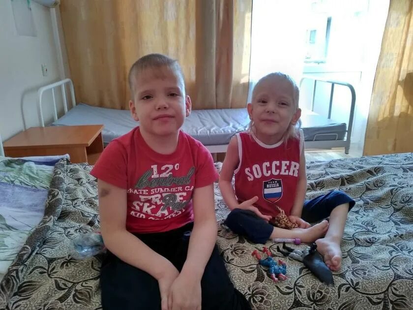 Сколько будет 80 80. У мальчика было 80 руб. Математика 5 класс 1172. Мальчик купил 2 фруктовых и 1 шоколадное. Задача про сдачу.