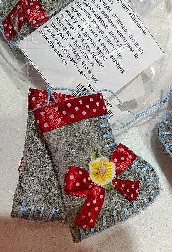 Валенки-шептуны оберег. Сувенирные валенки шептуны. Сувенирные валеночки шептуны. Сувенирные валенки. Валенки шептуны оберег значение.