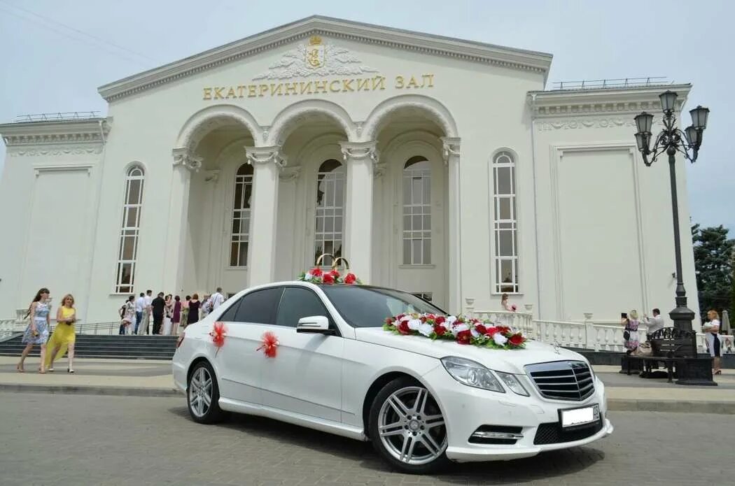 Авто в аренду краснодар. Свадебная машина Краснодар. Авто на свадьбу Армавир. Машины в Краснодаре. Машина на свадьбу 2011 год Ессентуки.