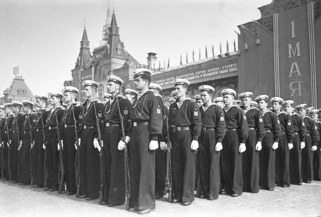 Военный союз 1955. Парад 1 мая 1952 года в Москве. Парад Победы 1965 года на красной площади в Москве. Нахимовцы парад Победы 1945. Военный парад 1960 красной площади.