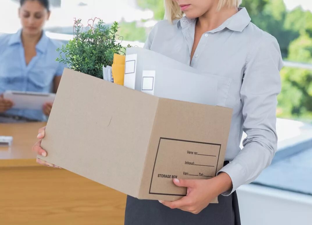 начисление компенсации отпуска при увольнении. компенсация за увольнение. положенные выплаты при увольнении по собственному желанию. при расчете сотрудника считать компенсацию при увольнении. увольнение.