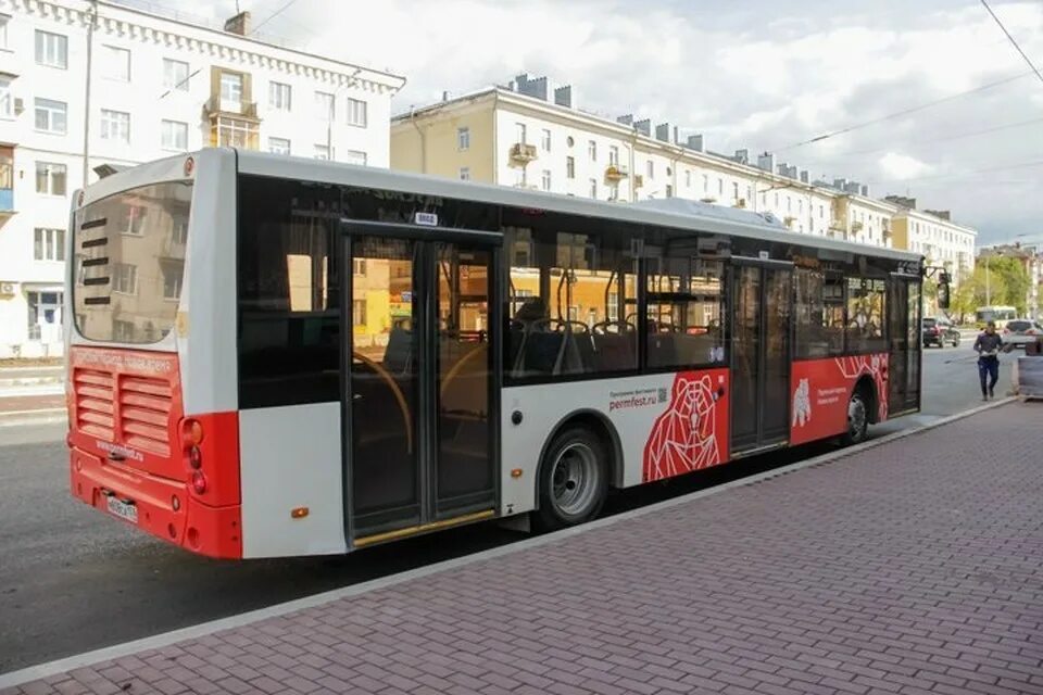 Автобус 34 пермь новые. Автобус большой вместимости. Пермские автобусы. Пермь автобус Пермь. 10 Автобус Пермь.